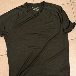 Under Armour Men's Dark green Short Sleeve Tee